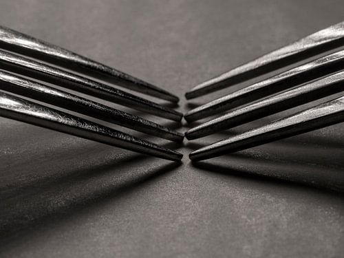 2 Gabeln schwarz-weiß Makro