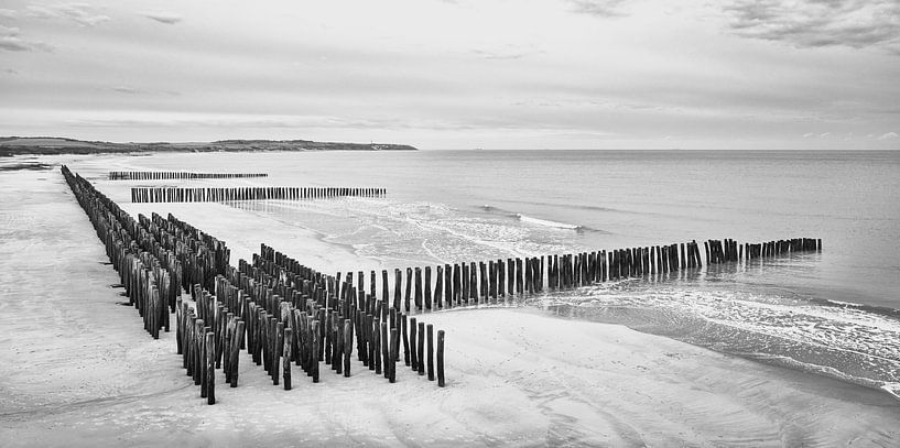 poles of Wissant by Joris Louwes