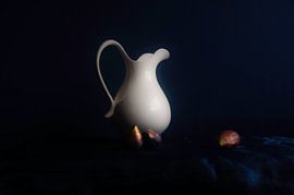 Vase and figs by Jessica van der Mast