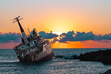 scheepswrak EDRO III aan de kust van Paphos, Cyprus van Kingkev fotografie