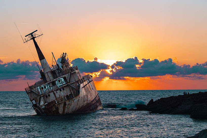 scheepswrak EDRO III aan de kust van Paphos, Cyprus van Kingkev fotografie