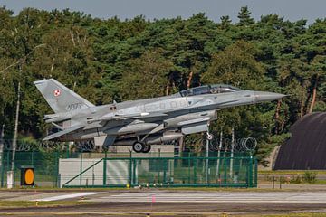 Landende Poolse Lockheed Martin F-16D Fighting Falcon.