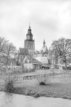 Stadsgezicht op Zutphen, met de Sint Walburgiskerk.
