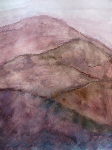 Montagnes roses brumeuses. Aquarelle peinte à la main.