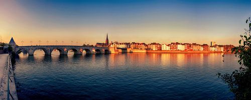 Sint Servaasbrug in Maastricht van Pascal Lemlijn