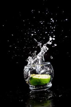 Splash of water van Shot by Ari