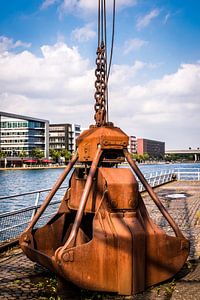 Ladeschaufel am Innenhafen von Duisburg Ruhrgebiet Deutschland