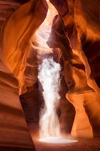 Magischer Lichtstrahl im Antelope Canyon USA