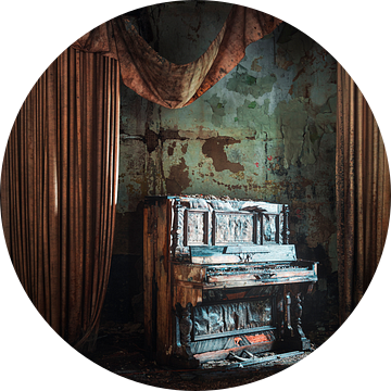 Verlaten Piano op het Podium.