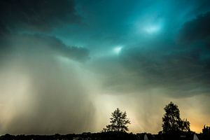 Tempête et pluie au loin