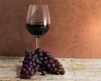 red grapes with glass of wine