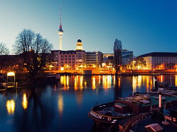 Berlin – Historischer Hafen / Mühlendammschleuse van Alexander Voss