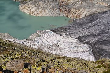 Spectaculaire paysage alpin suisse avec glacier - des montagnes puissantes, une glace éclatante et une atmosphère de haute montagne impressionnante. Un motif fort pour les vrais amoureux des Alpes.