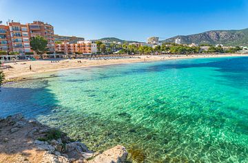Strand Majorca toeristische badplaats kust in Palmanova, van Alex Winter