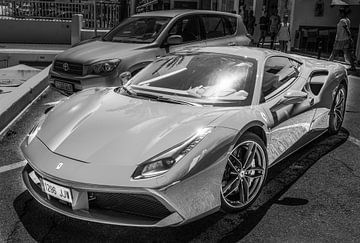 Ferrari in spanischem Hafen von Ivo de Rooij