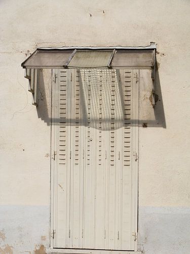 Deur in dorp in Frankrijk