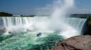 View of the Horseshoe waterfall in the Niagara Falls by Beeld Creaties Ed Steenhoek | Photography and Artificial Images