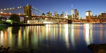 Brooklyn Bridge und Manhattan New Yorker Skyline am Abend, Panorama