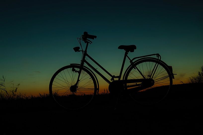 Mit dem Fahrrad in den Sonnenuntergang von Anoeska Fotografie