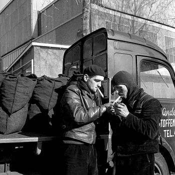 Männer auf der Schiffswerft "De Biesbosch"