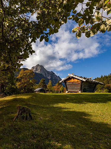 Herbstidylle bei Mittenwald – Alpenromantik in Oberbayern