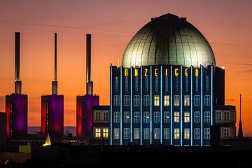 Anzeiger Hochhaus am Abend von Leinemeister