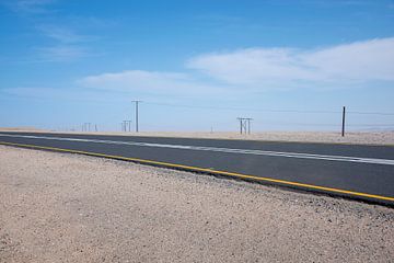 Snelweg door woestijn landschap Namibië