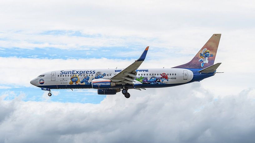 SunExpress Boeing 737-800 aux couleurs des Schtroumpfs. par Jaap van den Berg