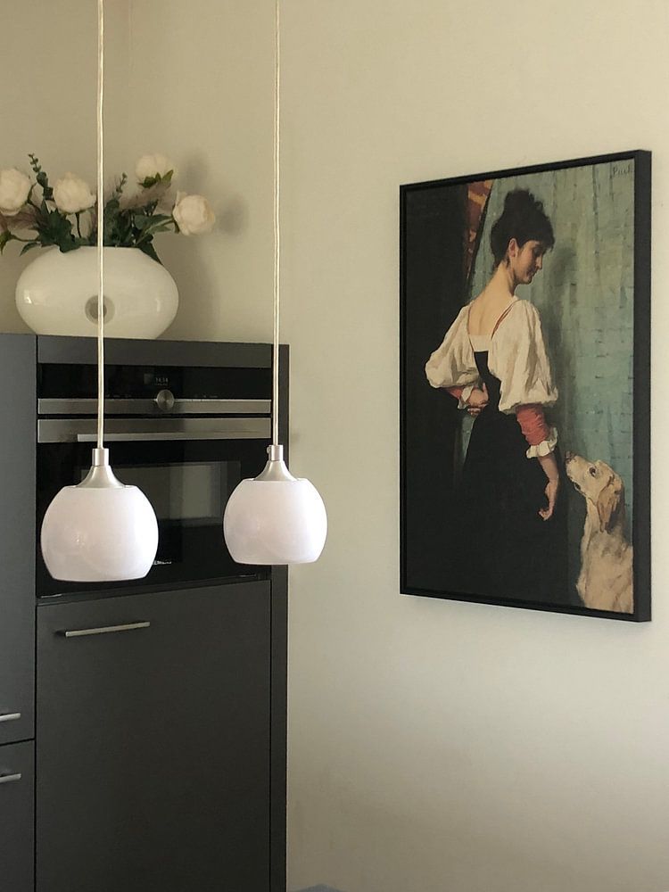 Portrait d'une jeune femme avec le chien Puck - Thérèse Schwartze 