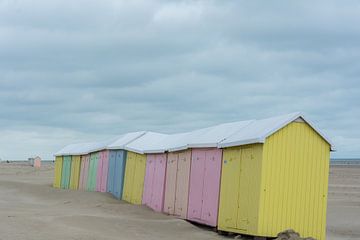 Gekleurde strandhuisjes van Marian Sintemaartensdijk