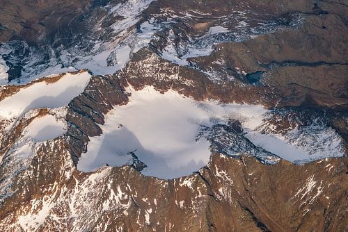 Tiroolse gletsjer vanuit de lucht/vliegtuig