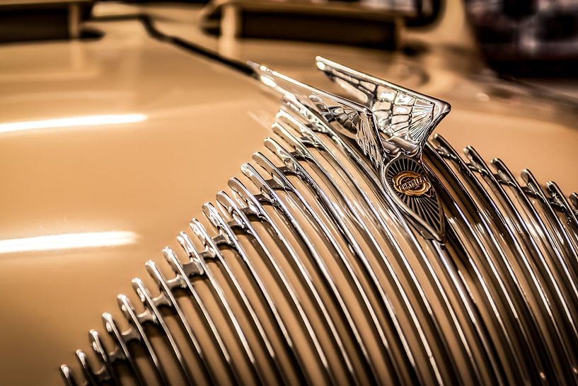 Chrysler grille met baleinen en radiator ornament van autofotografie nederland