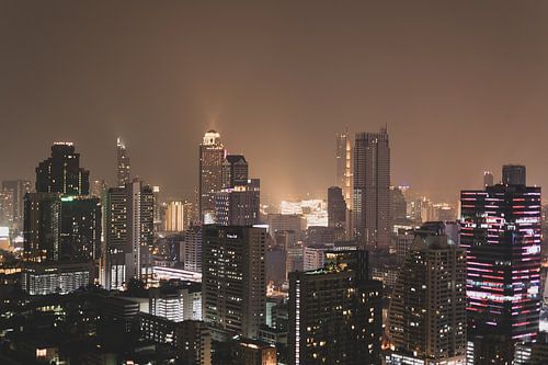 Die Skyline von Bangkok bei Nacht