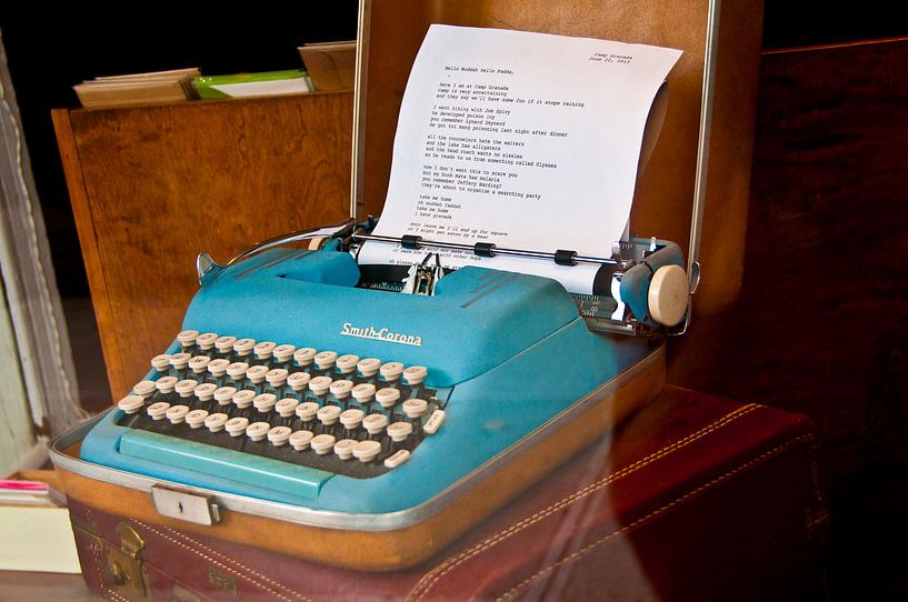 poem on a typewriter van Jacintha Van beveren