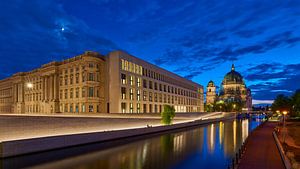 Nachtaufnahme von Humboldt Forum und Berliner Dom