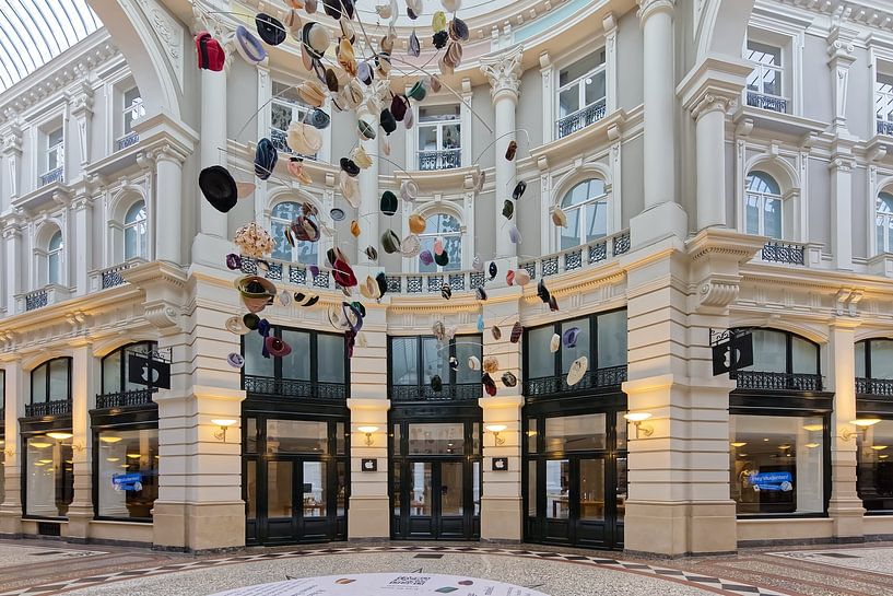 Winkel op middenplein passage Den Haag van Robert Jan Smit