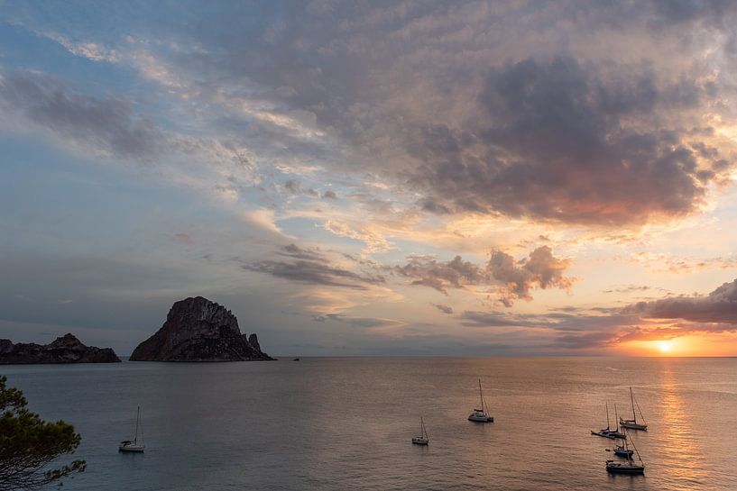 Zonsondergang Cala d'hort Ibiza, Es Vedra van Danielle Bosschaart