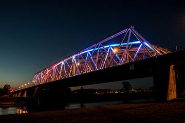 Westervoortse brug verlicht van Karlo Bolder