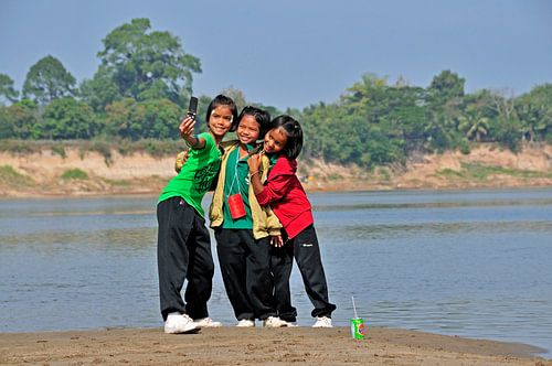 A smile on the Mekong by Walter G. Allgöwer