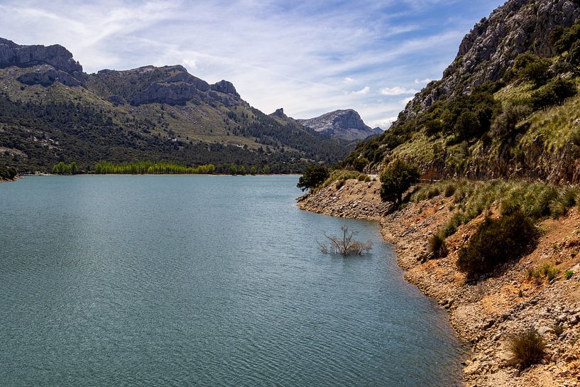 Gorg Blau stuwmeer op het Baleareneiland Mallorca, Spanje van Reiner Conrad