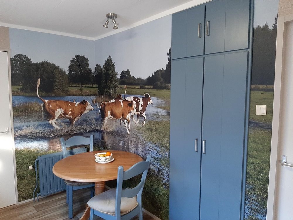 Blije koeien met lentekriebels