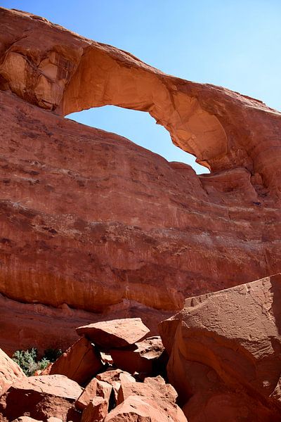 Skyline Arch high above by Frank's Awesome Travels