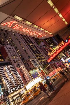 New york -  licht reclame Time Square van Erik van 't Hof