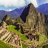 panoramisch uitzicht op Machu Picchu, Peru van Rietje Bulthuis