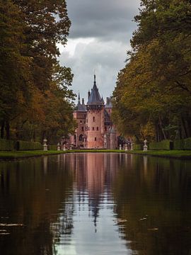 Das Schloss und sein Spiegelbild im Herbst von Mr White Takes Pictures