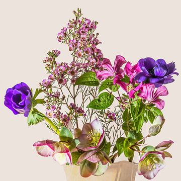 Vintage bloemen met kerstroos en clematis van Hanneke Luit