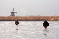 Ouderwets sleeen in de winter op het ijs in  Nederland par Eye on You Aperçu