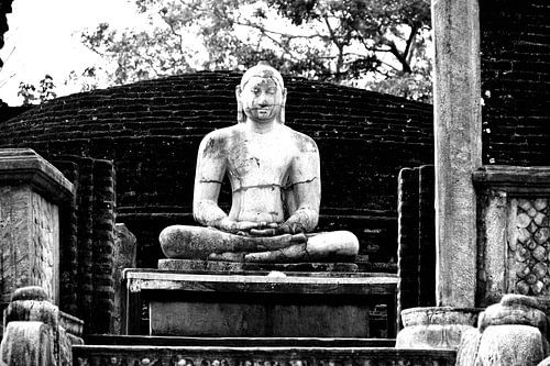 Schwarz-weißer Buddha in Vatadage