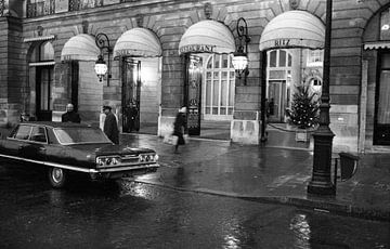The Ritz Hotel in Paris, Place Vendome, By Night, December 23, 1970 (b/w photo) van Bridgeman Images