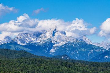 Vue sur le massif de la Zugspitze sur le chemin de Mittenwald à Kr sur Rico Ködder